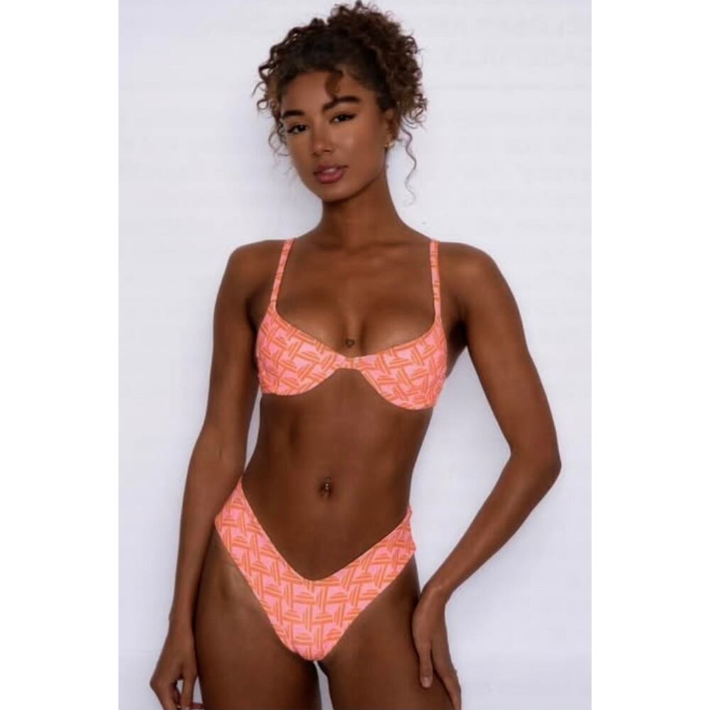 Skatie• ‘Claire’ Bikini Top in TROPICANA - Picture 3 of 13
